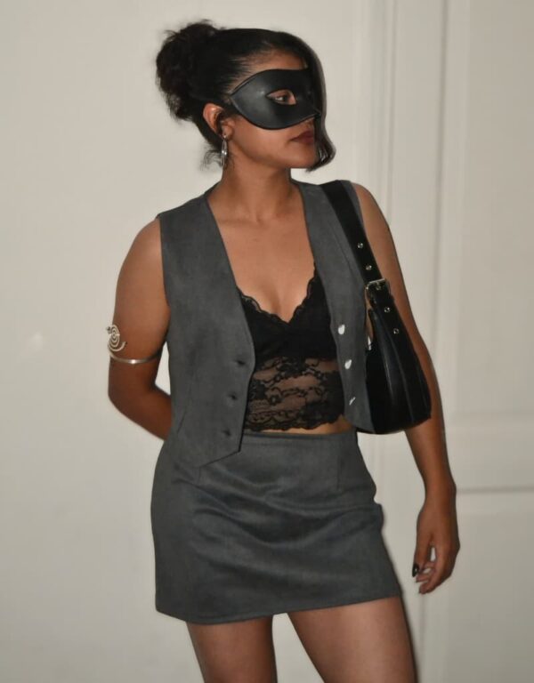 Pollera gamuza gris-Chaleco gris gamuza con botones